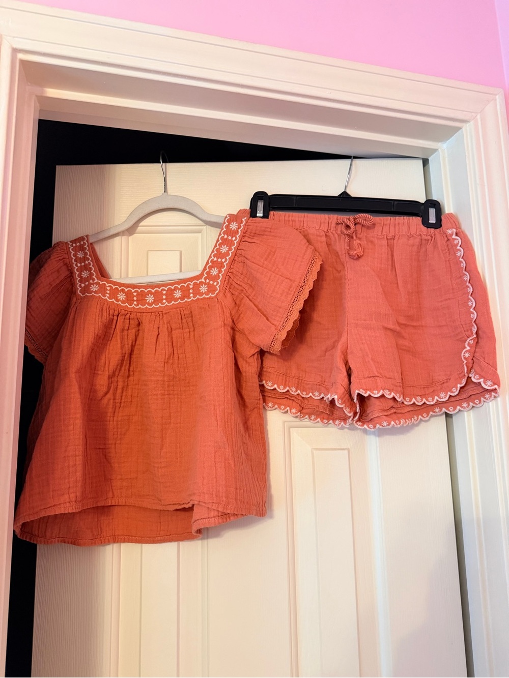 Girls Old Navy Coral Embroidered shorts set with matching top